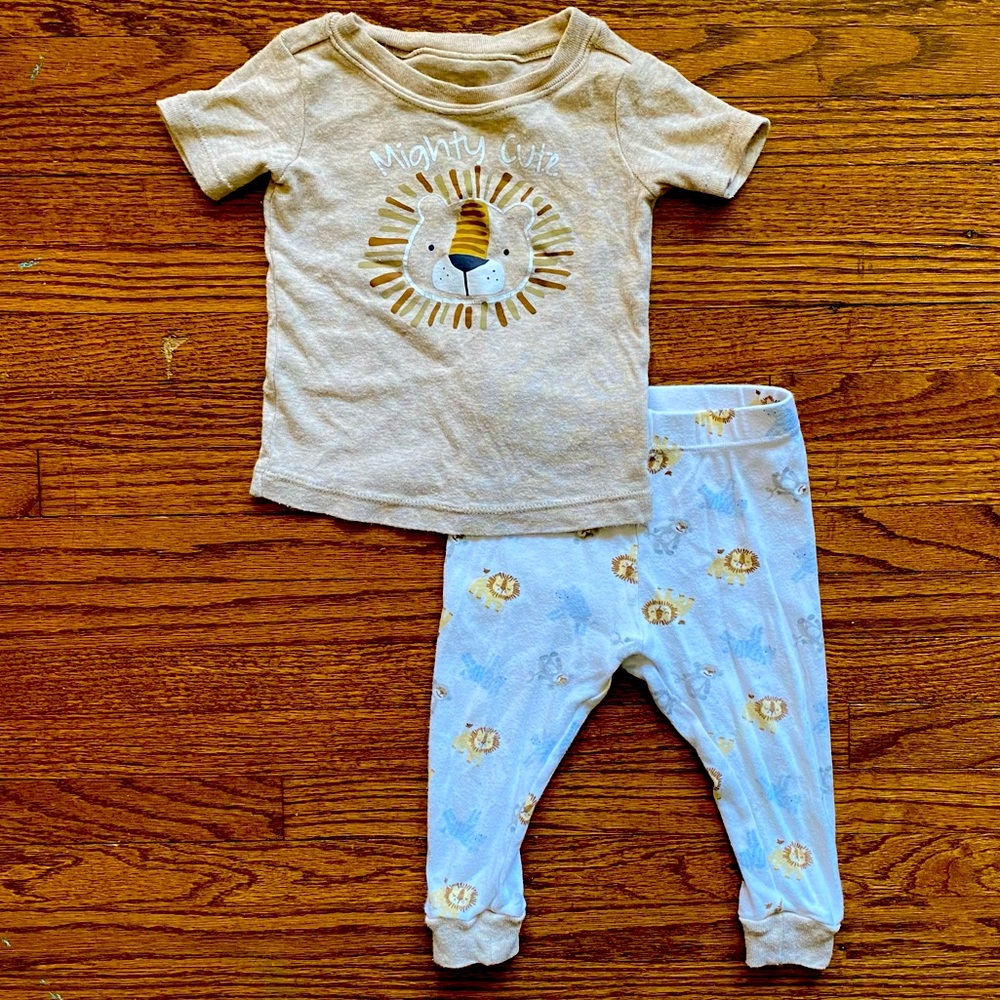 Two piece short sleeve pajamas